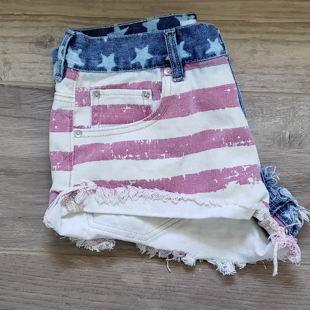 Bullhead | American Flag Patriotic Jean Cutoffs - Picture 8 of 8